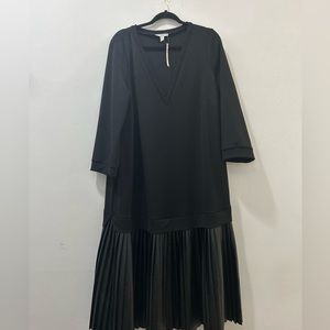 Asks Curve drop hem dress with pleated hem